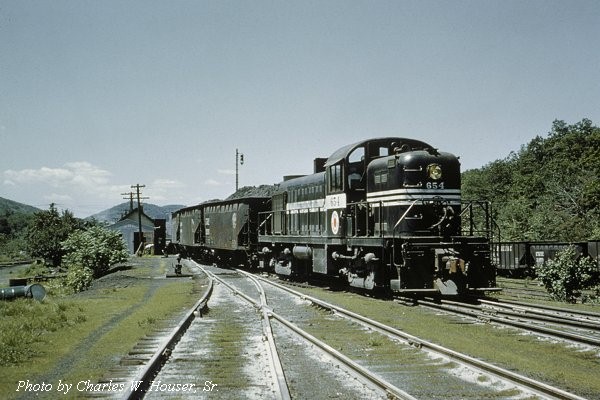 LNE 654 (Photo by Charles W. Houser, Sr.)